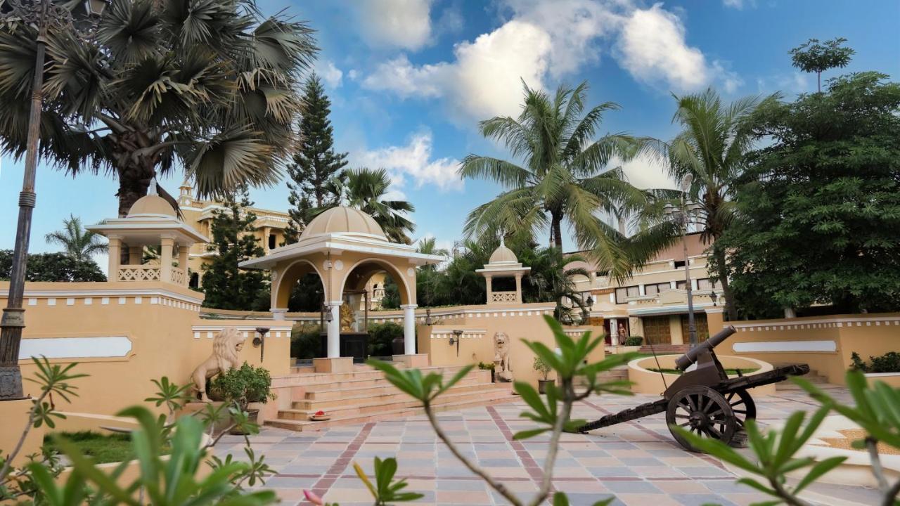 เฮอริเทจ ขีรสราพาเลซ Hotel ราชโกฎิ ภายนอก รูปภาพ