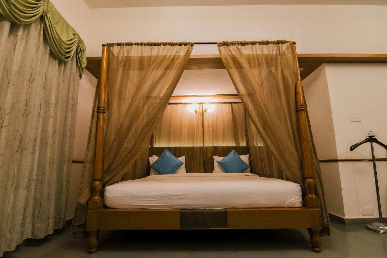 เฮอริเทจ ขีรสราพาเลซ Hotel ราชโกฎิ ภายนอก รูปภาพ