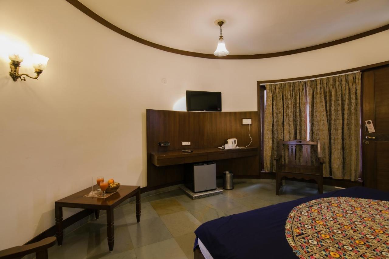 เฮอริเทจ ขีรสราพาเลซ Hotel ราชโกฎิ ภายนอก รูปภาพ