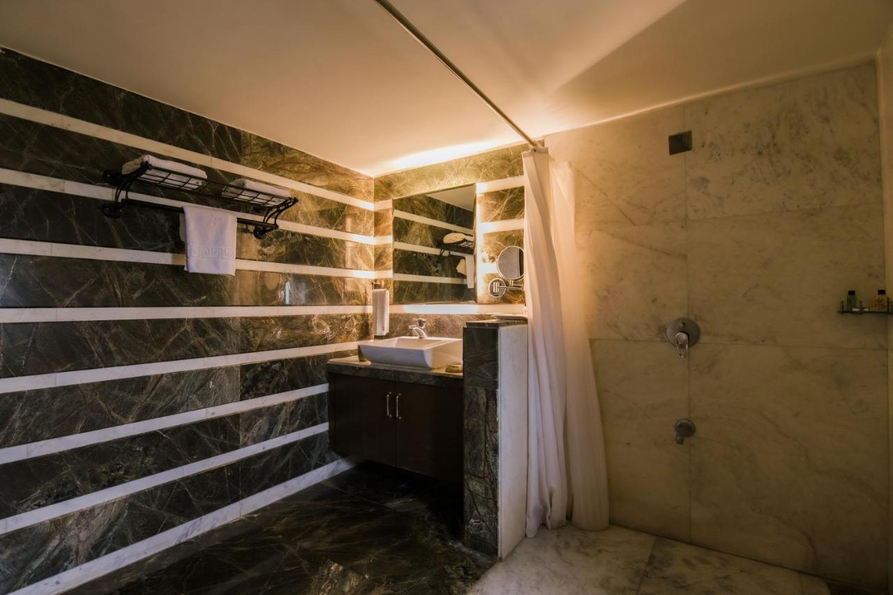 เฮอริเทจ ขีรสราพาเลซ Hotel ราชโกฎิ ภายนอก รูปภาพ