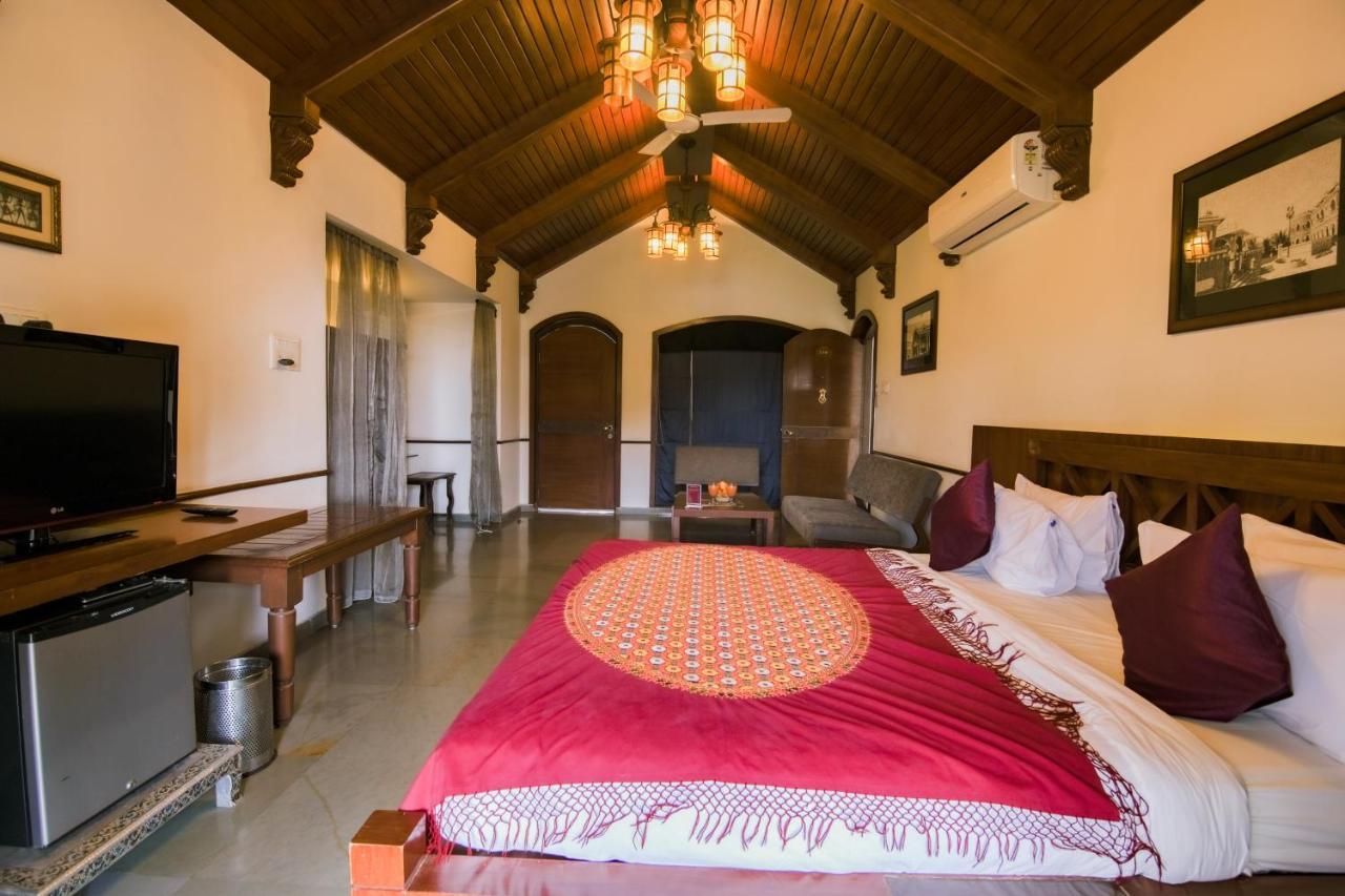 เฮอริเทจ ขีรสราพาเลซ Hotel ราชโกฎิ ภายนอก รูปภาพ