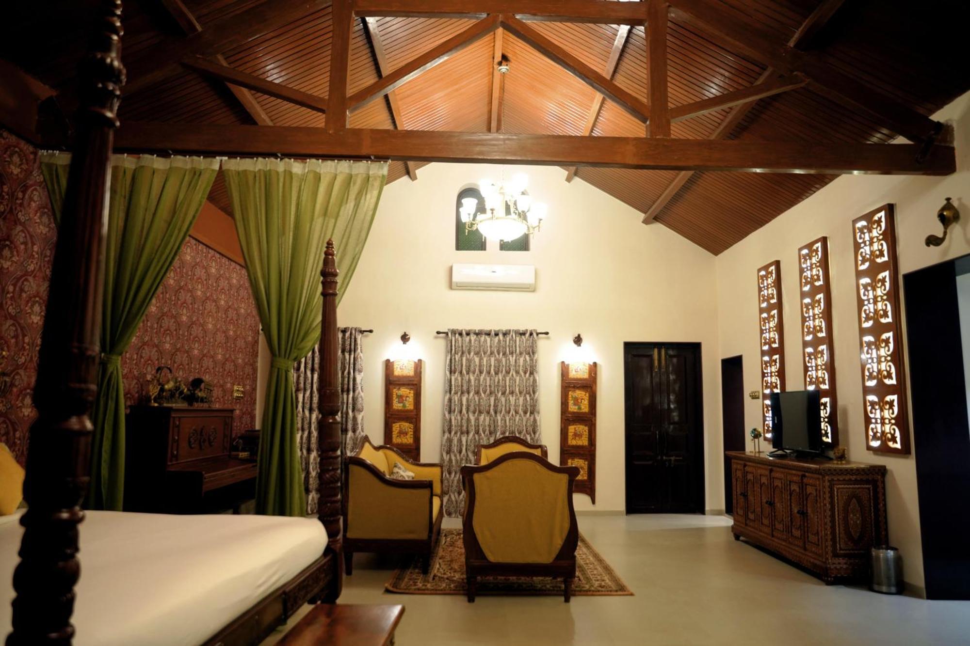 เฮอริเทจ ขีรสราพาเลซ Hotel ราชโกฎิ ภายนอก รูปภาพ