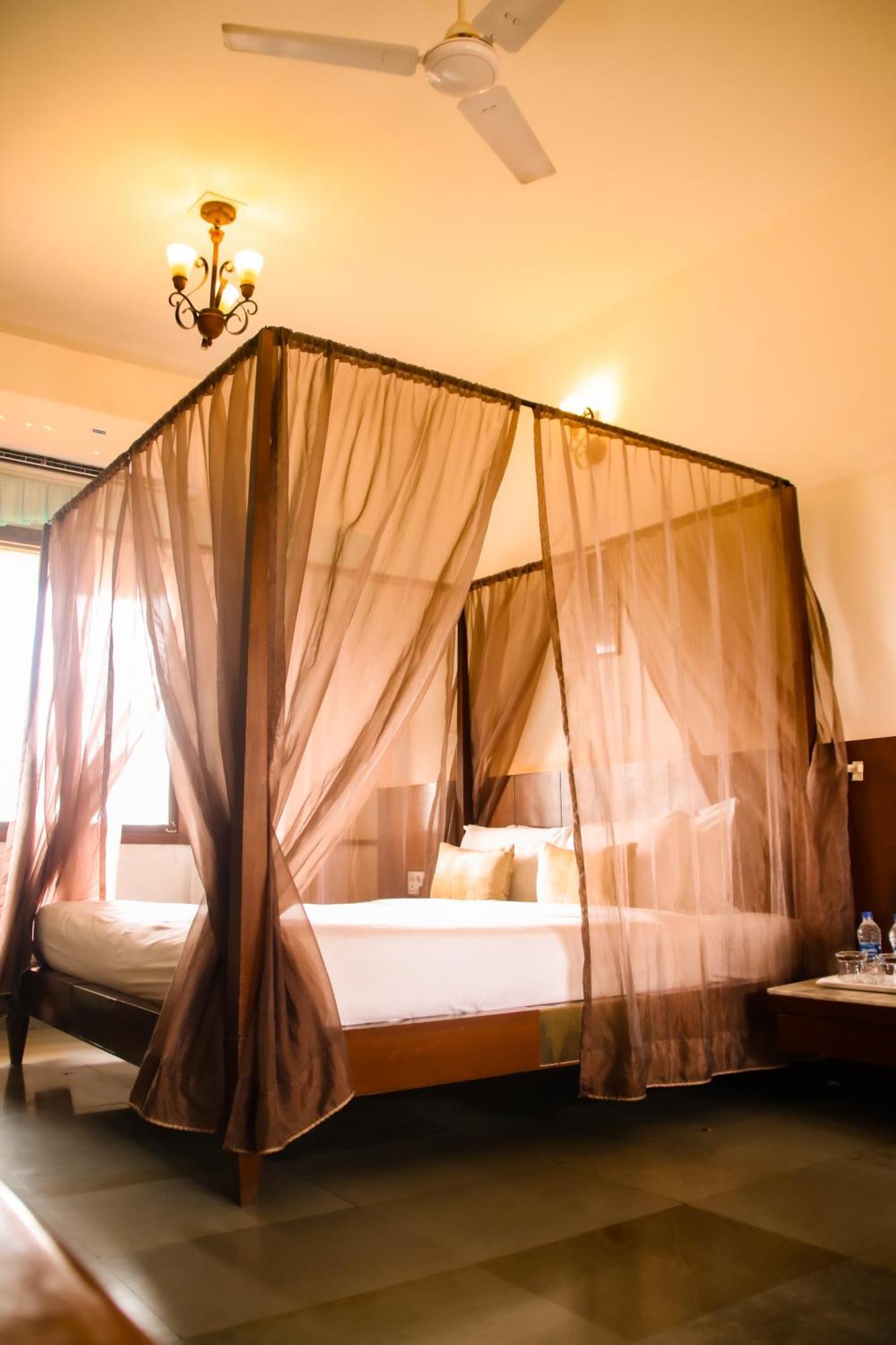 เฮอริเทจ ขีรสราพาเลซ Hotel ราชโกฎิ ภายนอก รูปภาพ