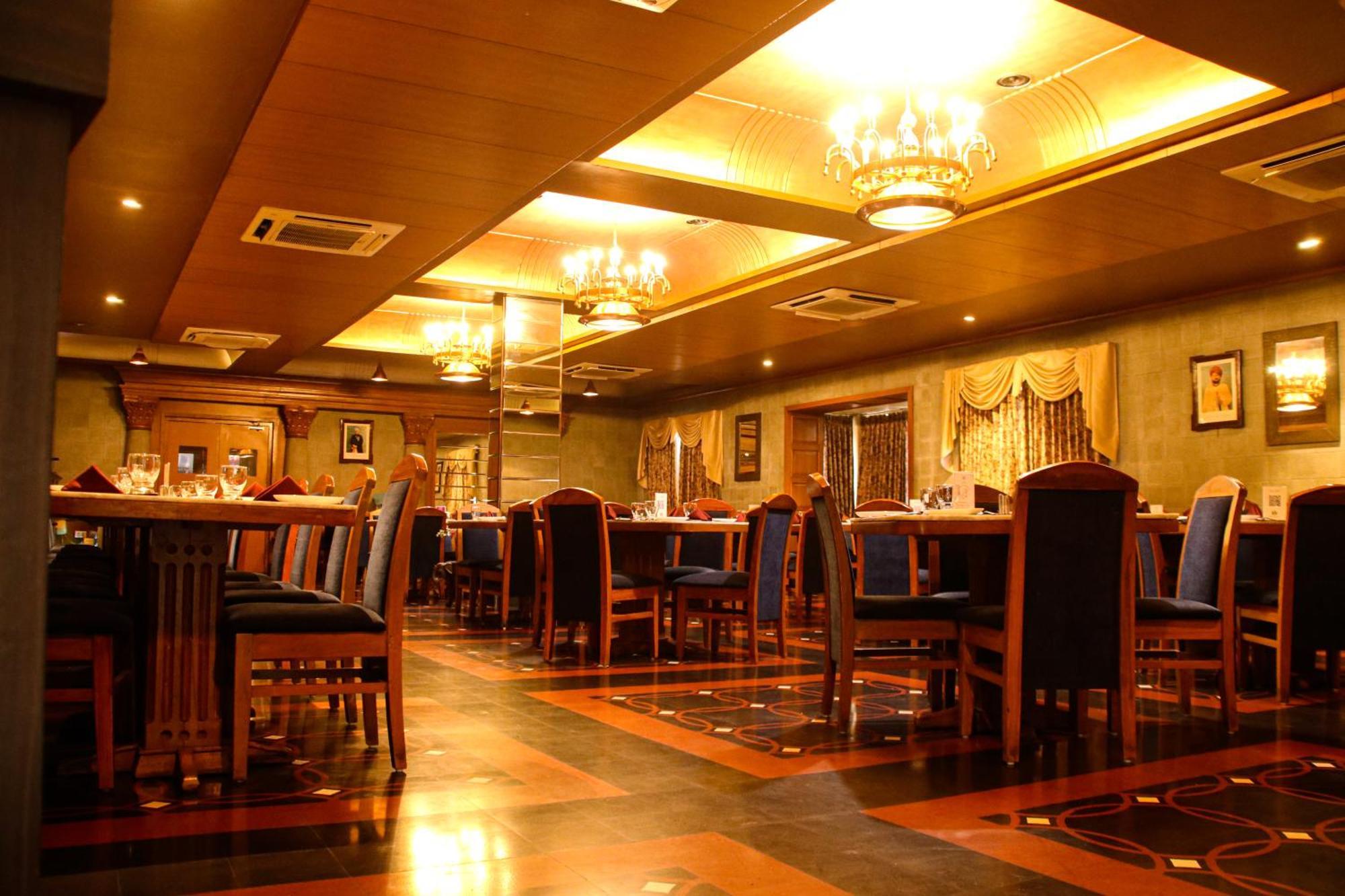 เฮอริเทจ ขีรสราพาเลซ Hotel ราชโกฎิ ภายนอก รูปภาพ