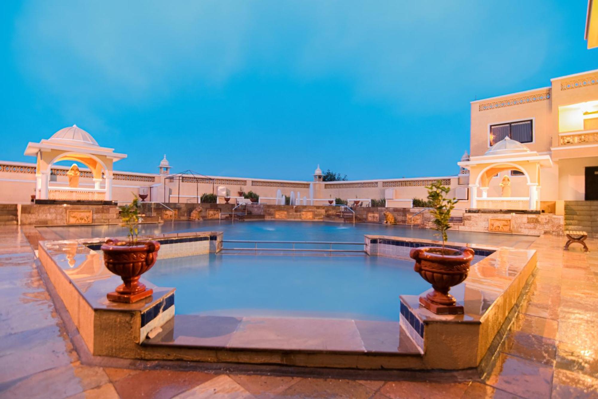 เฮอริเทจ ขีรสราพาเลซ Hotel ราชโกฎิ ภายนอก รูปภาพ